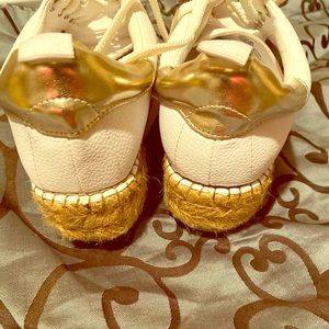 Shoe